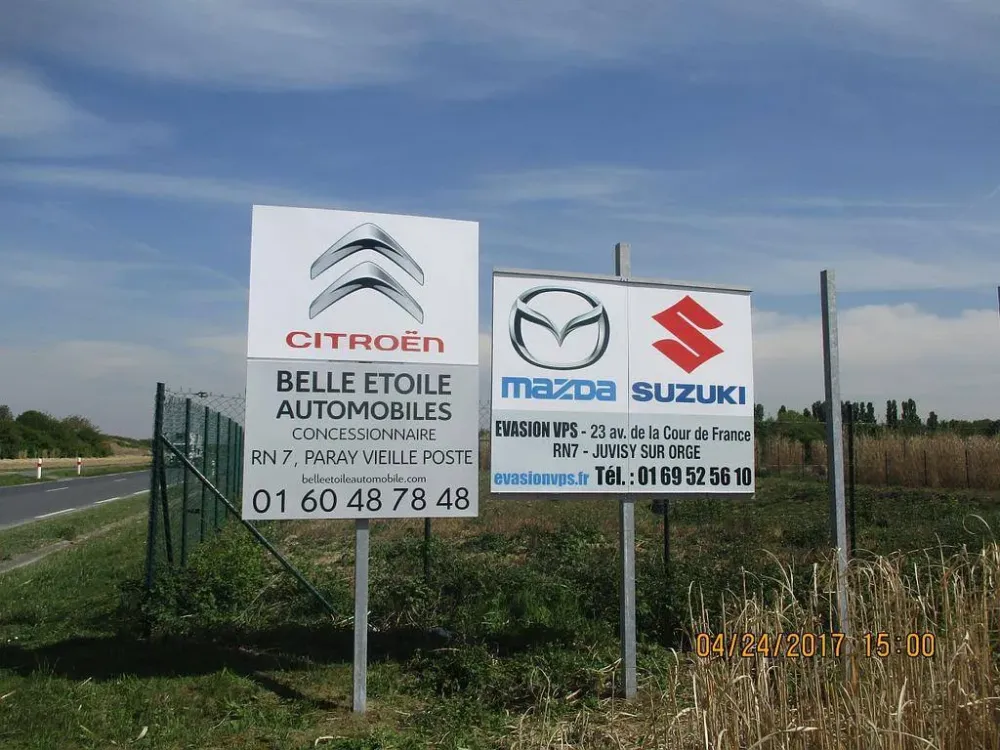 Panneaux publicitaires près de Wissous
