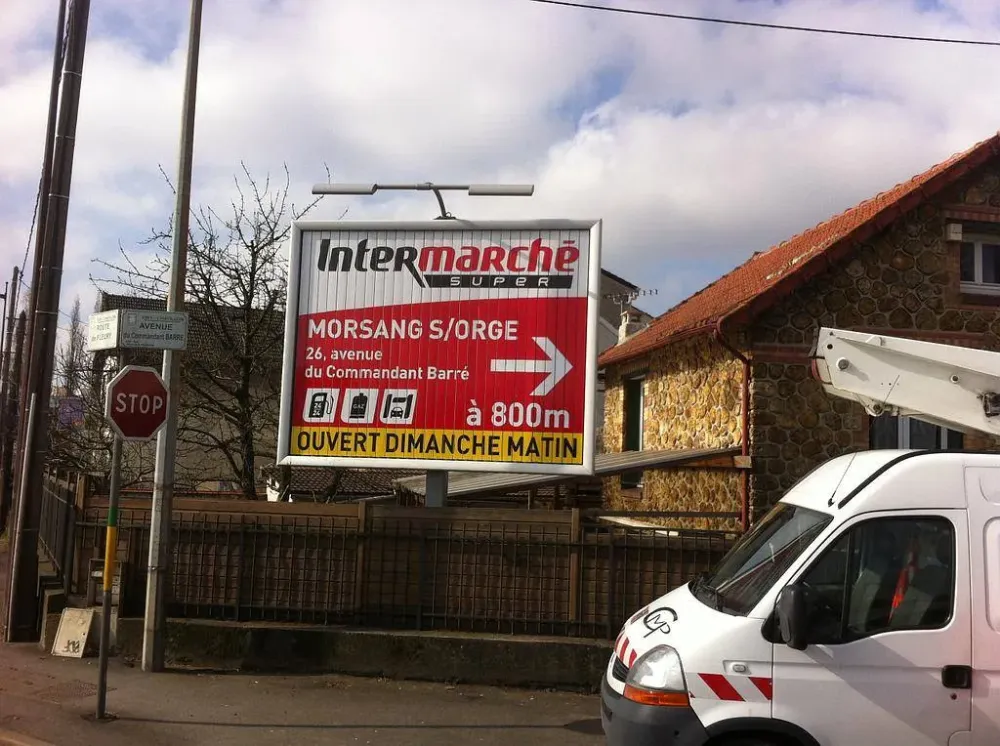 Fabrication de panneaux publicitaires près de Wissous